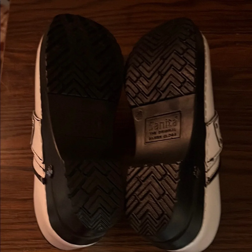 NEW Koi by Sanita Lindsey White Clogs. EU38 / US6.5-7.0. Certified by APMA. - Picture 6 of 8